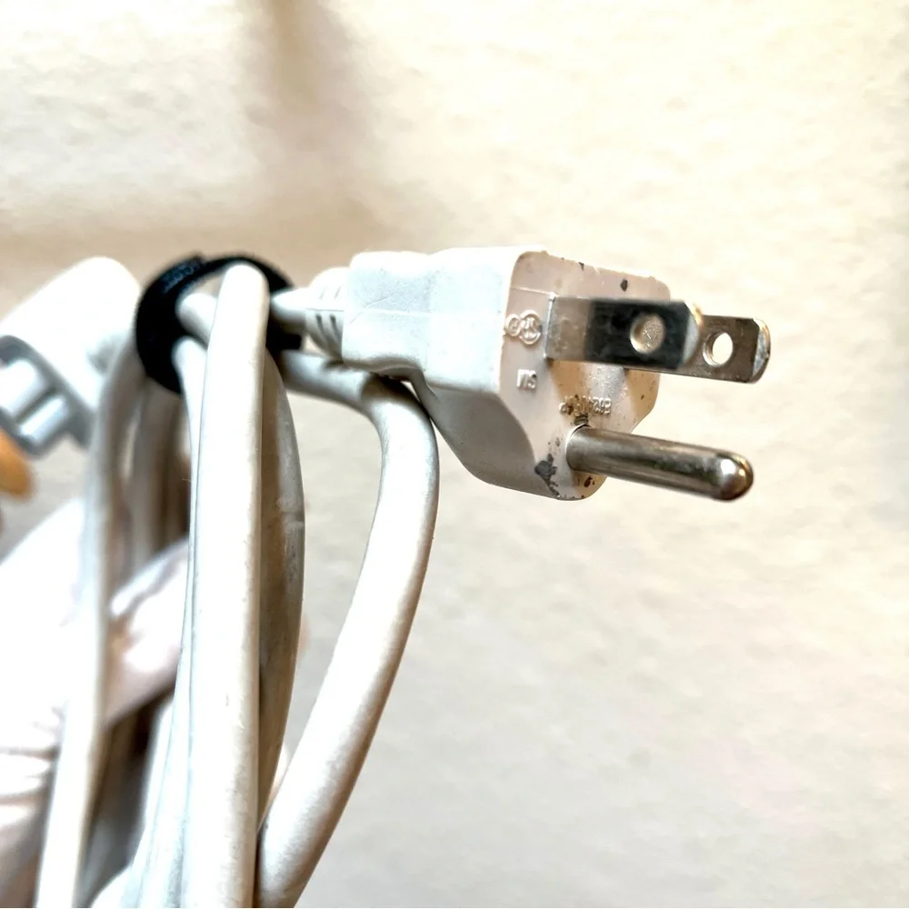 Apple Cord for MagSafe laptop chargers. 6 ft long. 3 prong & battery block plugs